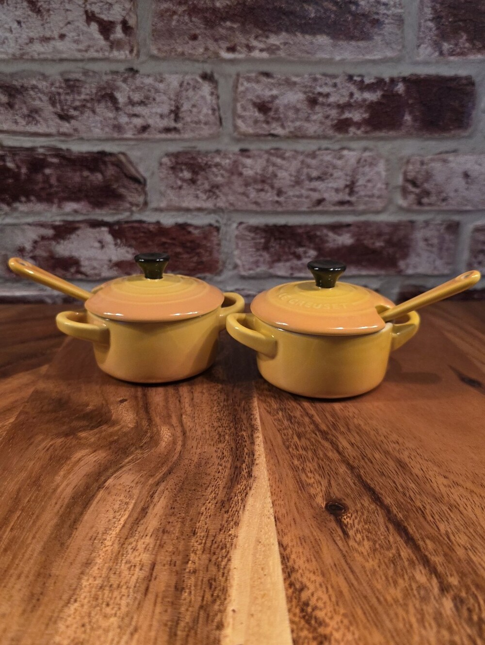 Le Creuset Dijon Yellow Condiment Pot Set W/Spoons 3 oz Each 12-23